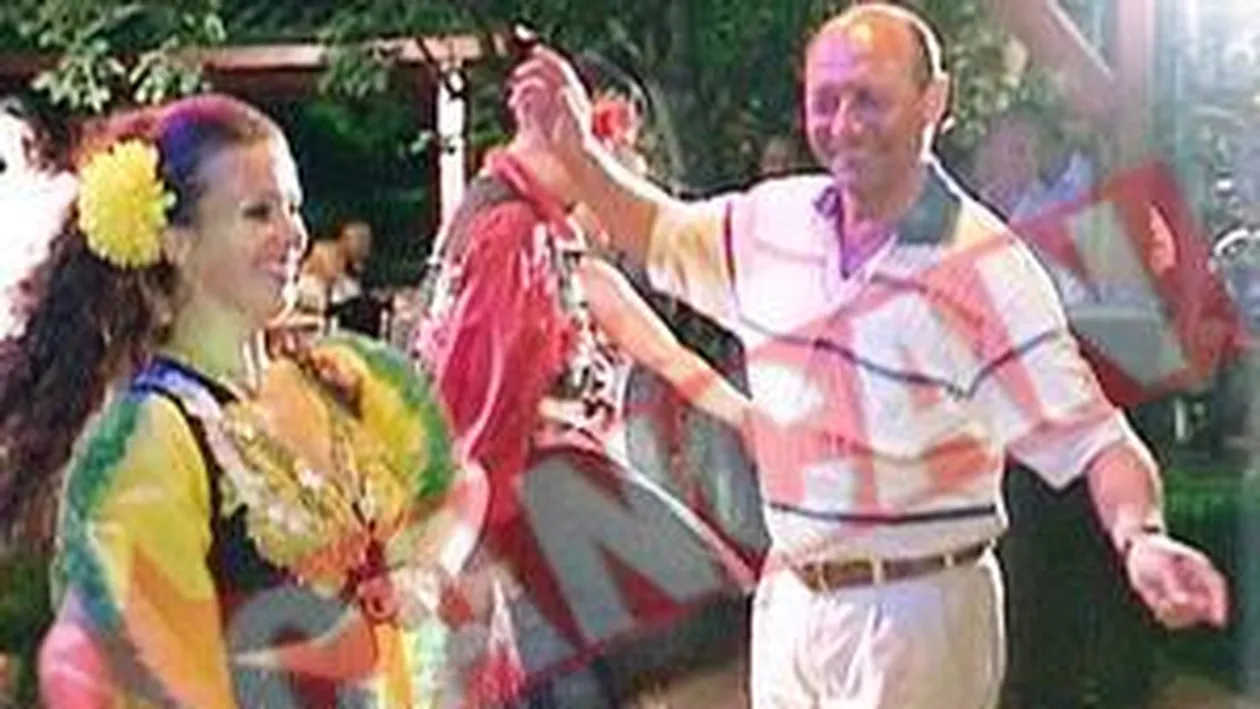 Traian Basescu: Romanii fura mai mult ca tiganii