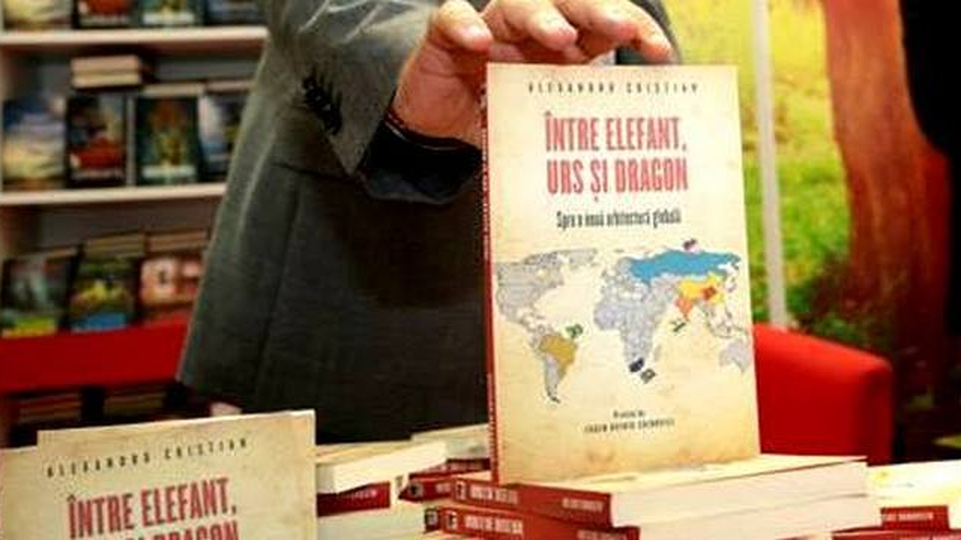 Premiera inedita la un targ de carte! Zeci de tineri s-au inghesuit la lansare! Afla de ce!