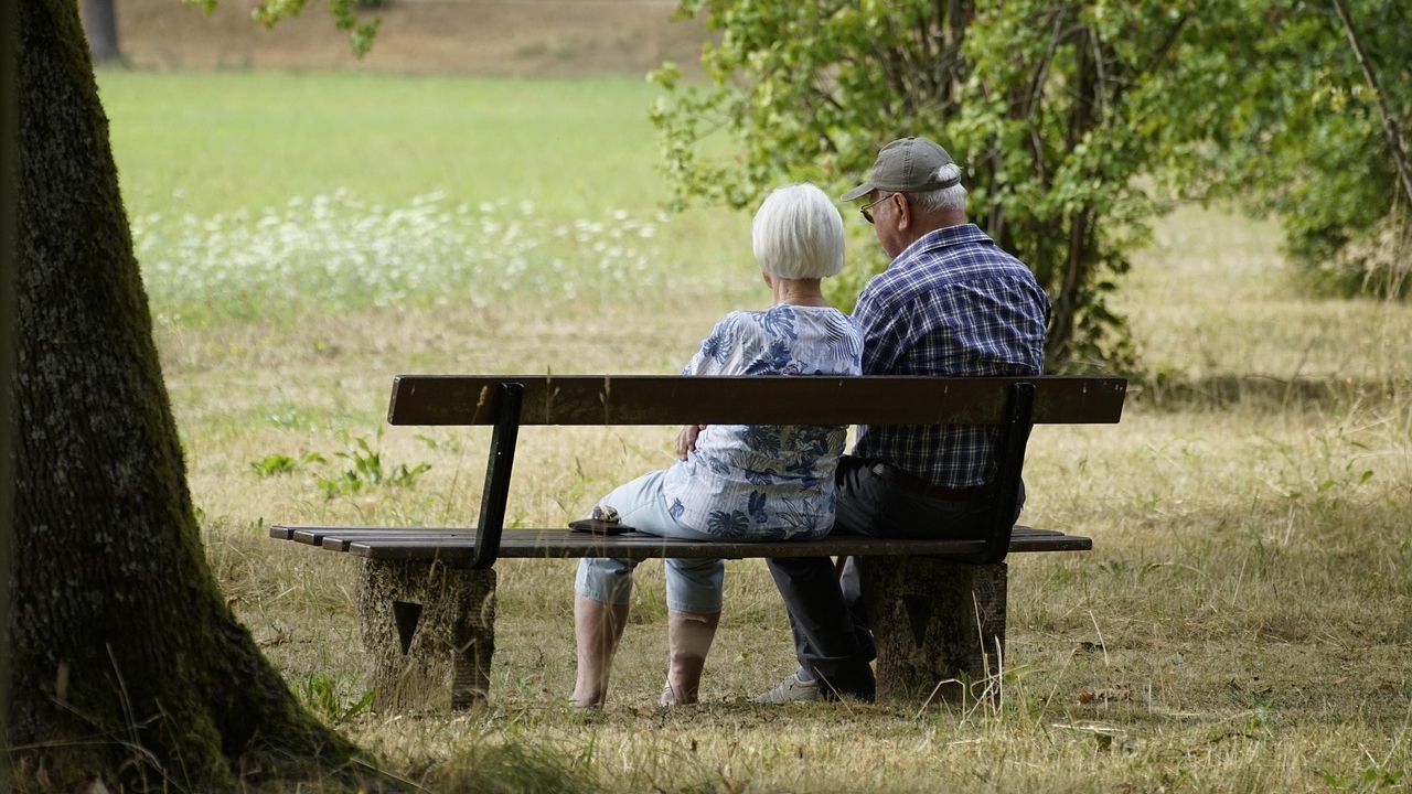 Pensionarii care vor primi tichete pentru alimente și medicamente de Paște. Unde se acordă beneficiul