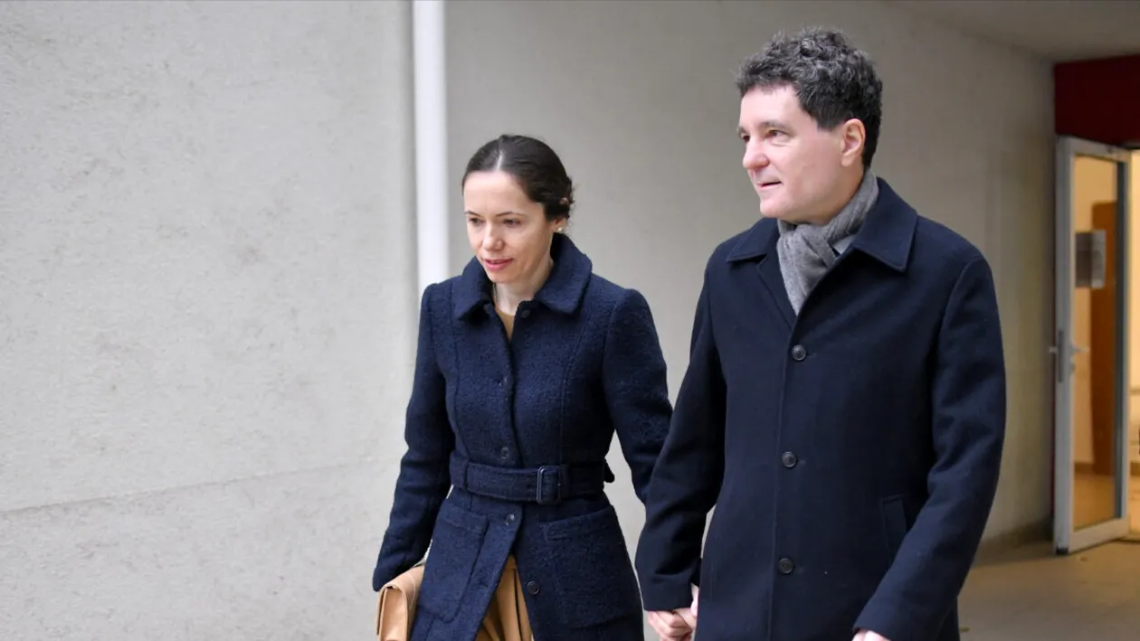 Concubina lui Nicușor Dan, singură la înmormântarea bunicii. Președintele nu a însoțit-o pe Mirabela Grădinaru