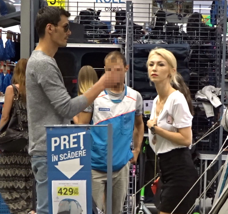 George şi Andreea s-au decis cu greu asupra cortului pe care să-l cumpere