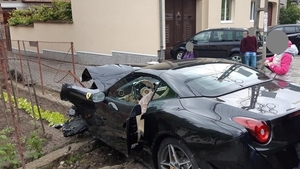 Accident într-o comună din Alba! Un bolid Ferarri a fost făcut praf