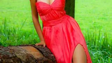 Cine e vedeta care pozeaza asa sexy pe pajistile din Olanda? O vezi in fiecare zi la TV, la Meteo!