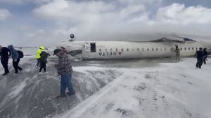 Încă un accident aviatic! O aeronavă s-a răsturnat după o aterizare forțată. Mai mulți pasageri au fost răniți