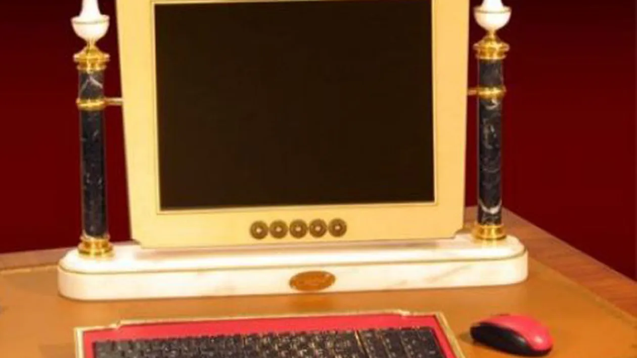 Ce zici de un calculator de aur si marmura de 21.000 de dolari? E facut de un roman!