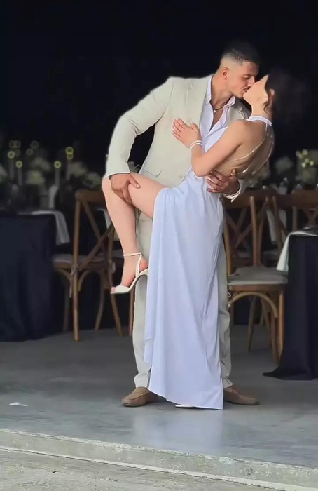Vlad Ghermănescu de la Insula Iubirii s-a căsătorit! Primele imagini de la cununia civilă a fostei ispite de la Antena 1