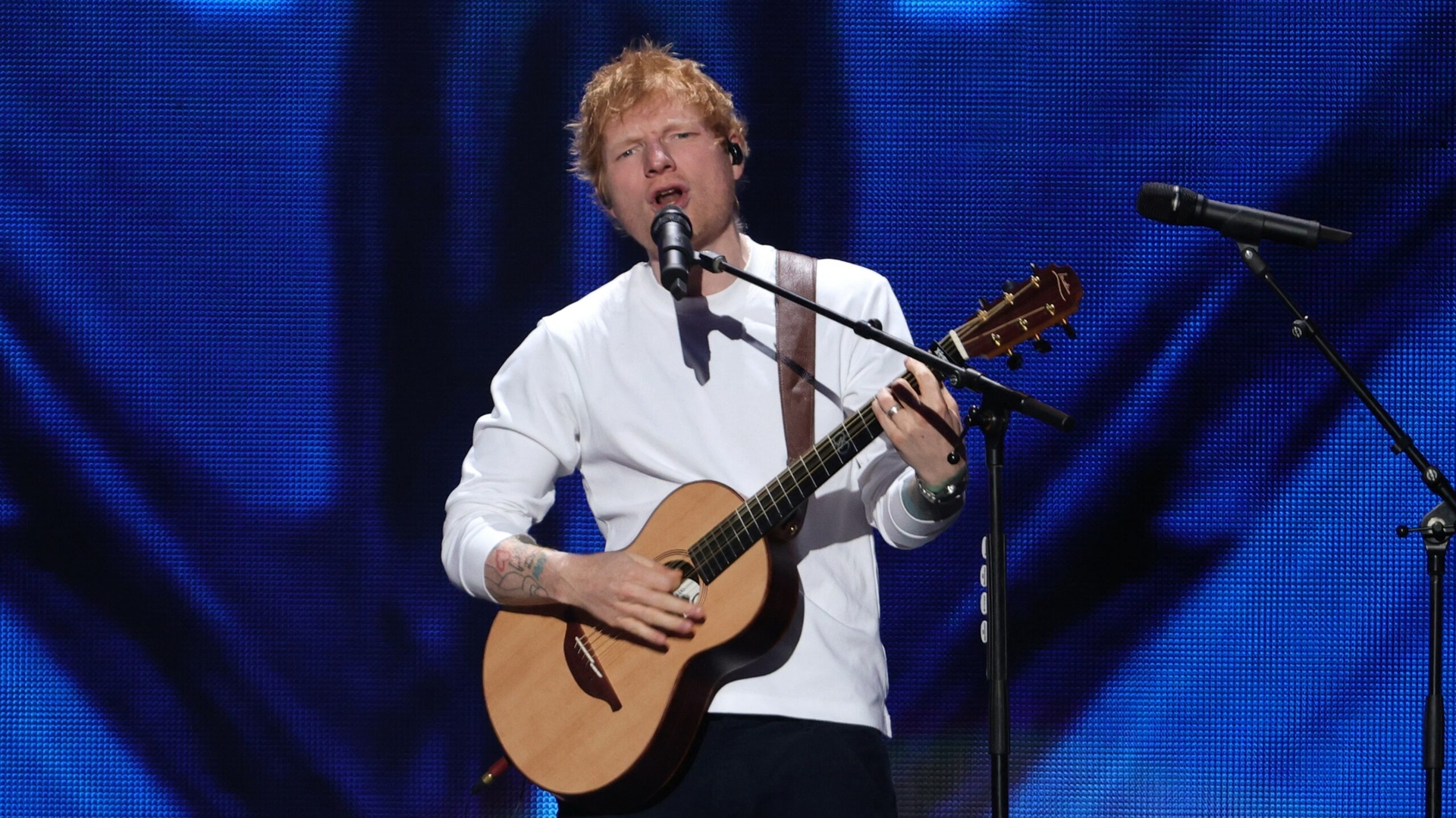Incident grav după concertul lui Ed Sheeran. Șase persoane au ajuns la spital după ce au fost lovite de un utilaj