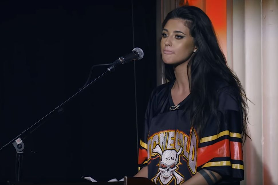 Antonia a fost reprezentată de către un fals impresar
