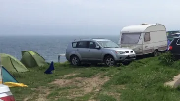 VIDEO Bizonii de Vama Veche! Unde au putut sa-si parcheze masinile acesti soferi veniti sa se distreze de 1 Mai!