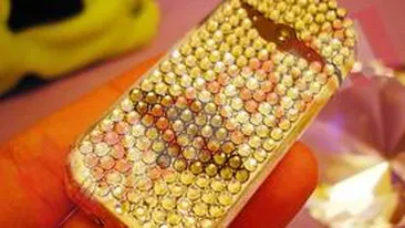 Isi decoreaza masinile de fite cu cristale Swarovski