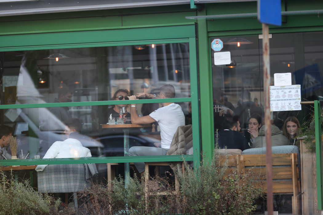 Cristian Boureanu a pus țara la cale, alături de un prieten, la un restaurant din Capitală