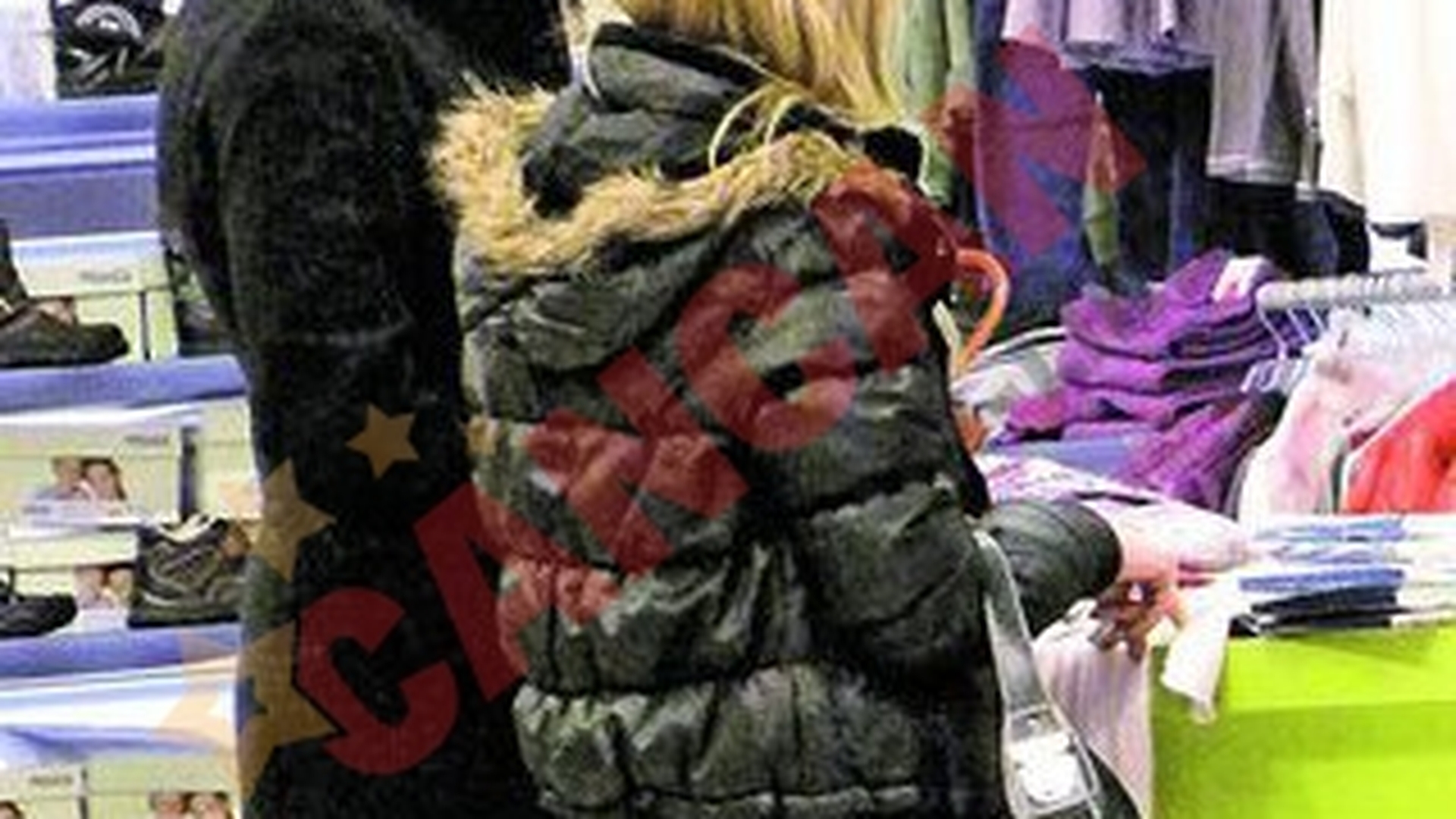Raluca Sandu cumpara hainute scumpe la reduceri
