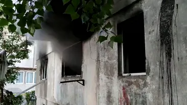 17 persoane evacuate dintr-un bloc din Slatina. Un apartament a fost cuprins de flăcări. VIDEO