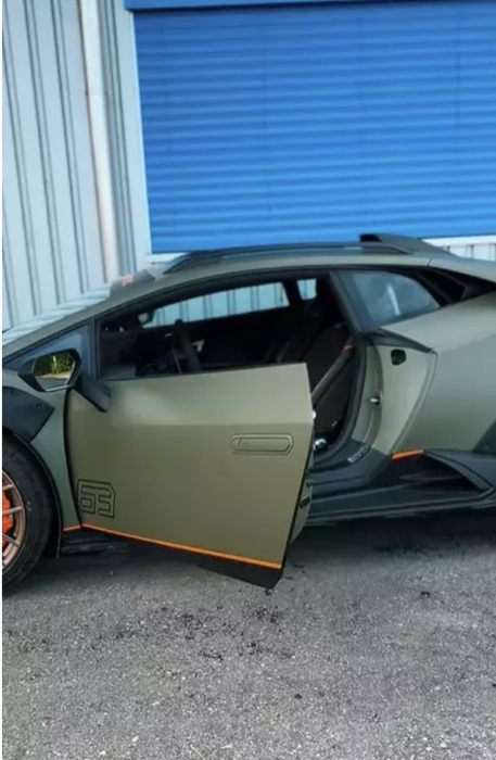 Mașinile de lux ale legendarului parașutist Felix Baumgartner, scoase la vânzare! Cu cât poți achiziționa Lamborghini, McLaren și Mercedes G500 Brabus