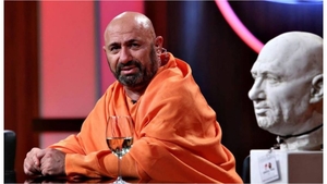 Cătălin Scărlătescu într-o ipostază așa cum nu l-ai mai văzut! Juratul de la "Chefi la Cuțite" plimbă căruciorul copilului