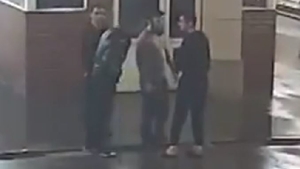 VIDEO / Imagini şocante! L-a omorât pe angajat cu un pumn! 