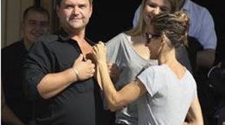 Un bodyguard rus a innebunit cand a vazut-o pe Sarah Jessica Parker! A vrut sa o sarute cu forta! Vezi cum a scapat actrita