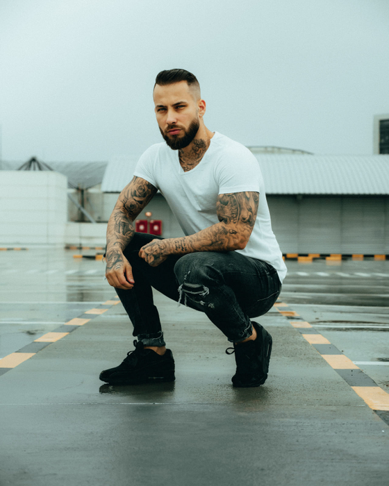 Robert Ionescu, fostul concurent de la Puterea Dragostei, a dezvăluit ce stă în spatele imaginilor cu vedeta Tik Tok învinețită