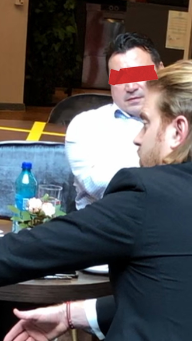 Ilan Laufer, într-o discuție cu Neculai Onțanu și un amic al celor doi, la o cafea la Mall Băneasa