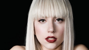 Lady GAGA, complet GOALA! Fanii divei sunt in DELIR! Uite cum apare in cel mai recent clip de promovare