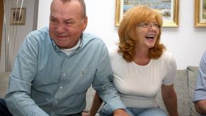 Imagini în premieră. Şi-a vândut toate proprietăţile. Văduva fostului jurat de la ”Dansez” a părăsit definitiv România şi...