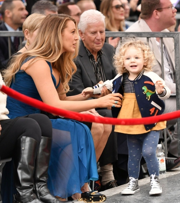 Aceştia sunt cei mai frumoşi părinţi celebri! Actorii BLAKE LIVELY şi RYAN REYNOLDS, apariţie în premieră alături de fiicele lor