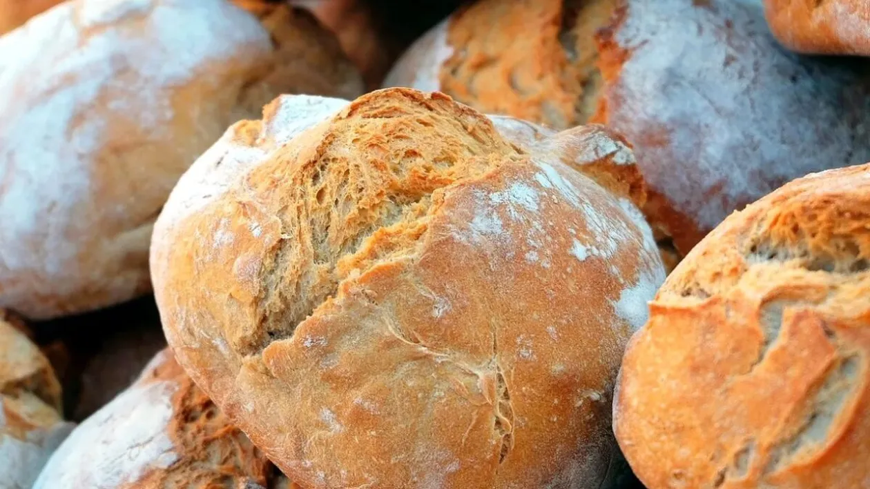 Cum se făcea pâinea de casă în 1930. Rețetă și mod de preparare