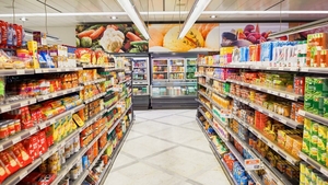 Alertă în supermarketuri! Au fost găsite produse contaminate, la rafturi