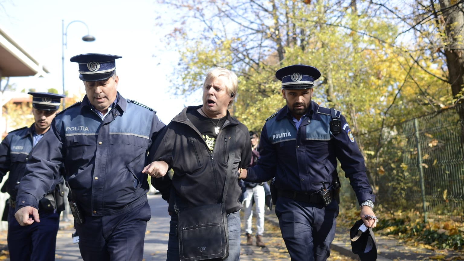 În plină pandemie de coronavirus, Marian “Ceaușescu” nu l-a uitat pe Ion Iliescu. Ce i-a adus celebrul protestatar. “Îmi este milă de el!” VIDEO