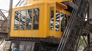 Un lift al Turnului Eiffel s-a prabusit in gol