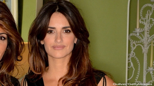 Crezi ca ea este SUPERBA? Stai ca vezi cum arata sora lui Penelope Cruz!
