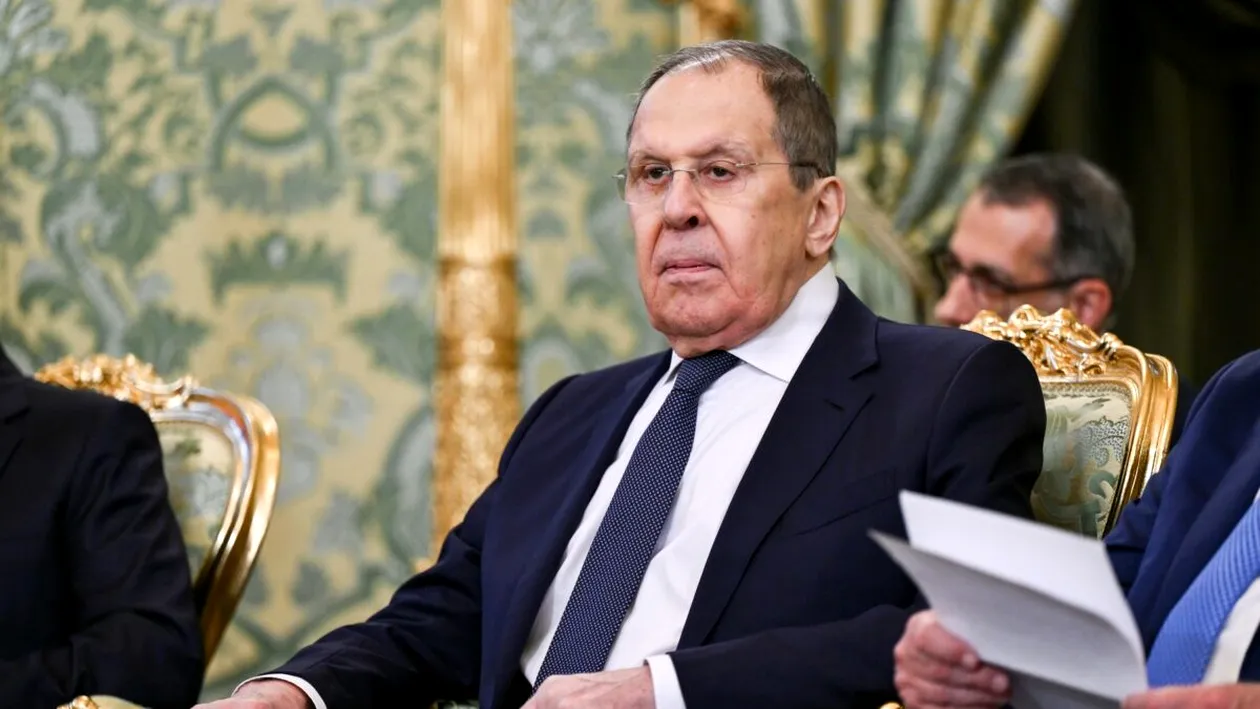 Serghei Lavrov, apariție neobișnuită la întâlnirea Trump-Putin din Alaska. Ce scrie pe puloverul ministrului rus de Externe