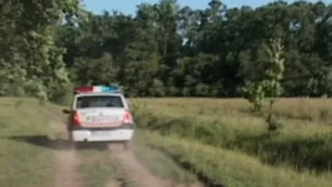 Descoperire uluitoare facuta de un cioban! A gasit un fat mort intr-o geanta aruncata pe camp!