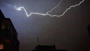 Capitala arată ca după război! Vezi ce pagube a provocat furtuna de aseară in Bucuresti