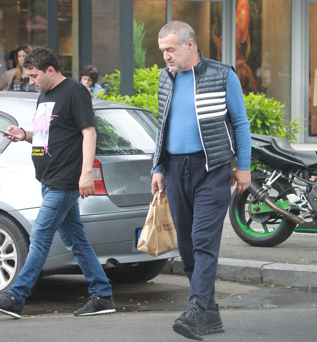 Pe Gigi Becali nu l-a interesat vizita Papei Francisc! În timp ce Suveranul Pontif se afla în București, milionarul, sub atenta supraveghere a lui Ionuț Luțu, a ales să meargă la cumpărături