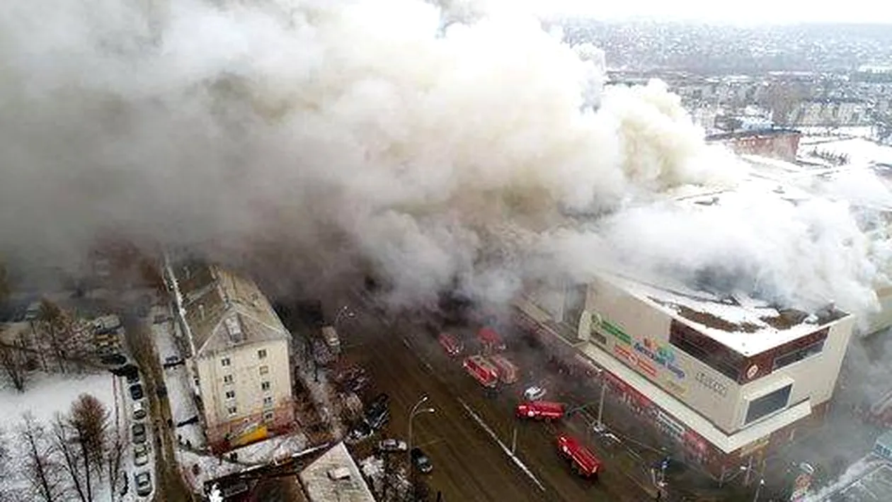 Un nou mall a luat foc în Rusia! Peste 100 de oameni au fost evacuați! S-au înregistrat mai multe victime
