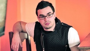 Va prezentam cel mai penibil episod din showbiz: Fratele lui Marius Moga, comportament de catelus in calduri cu fosta iubita!