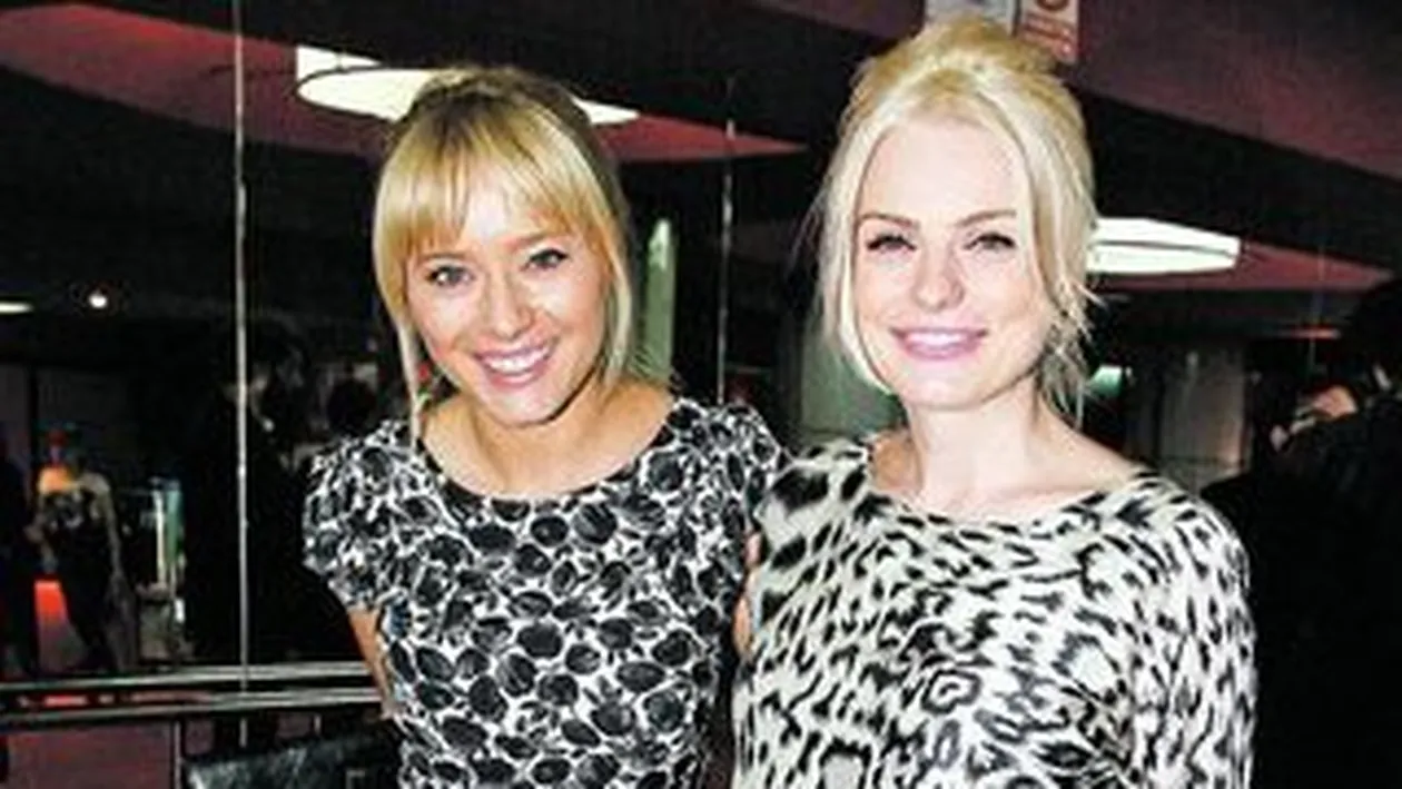 Cosoi si Jojo si-au sincronizat stilul in timpul filmarilor pentru Nasa! Au devenit... gemene