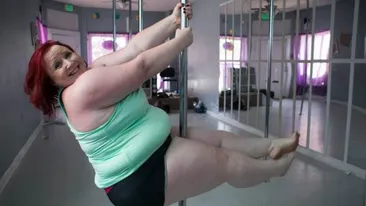 Cea mai GRASA dansatoare la bara din lume! Are 114 kg si o sa te lase fara cuvinte daca o vezi cum se misca!