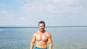 Marian Godină, “tras pe dreapta”. Ce mănâncă poliţistul şi ce exerciţii face pentru a se menţine în formă