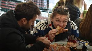 Cine e bărbatul cu care a fost fotografiată Simona Halep în vacanţă