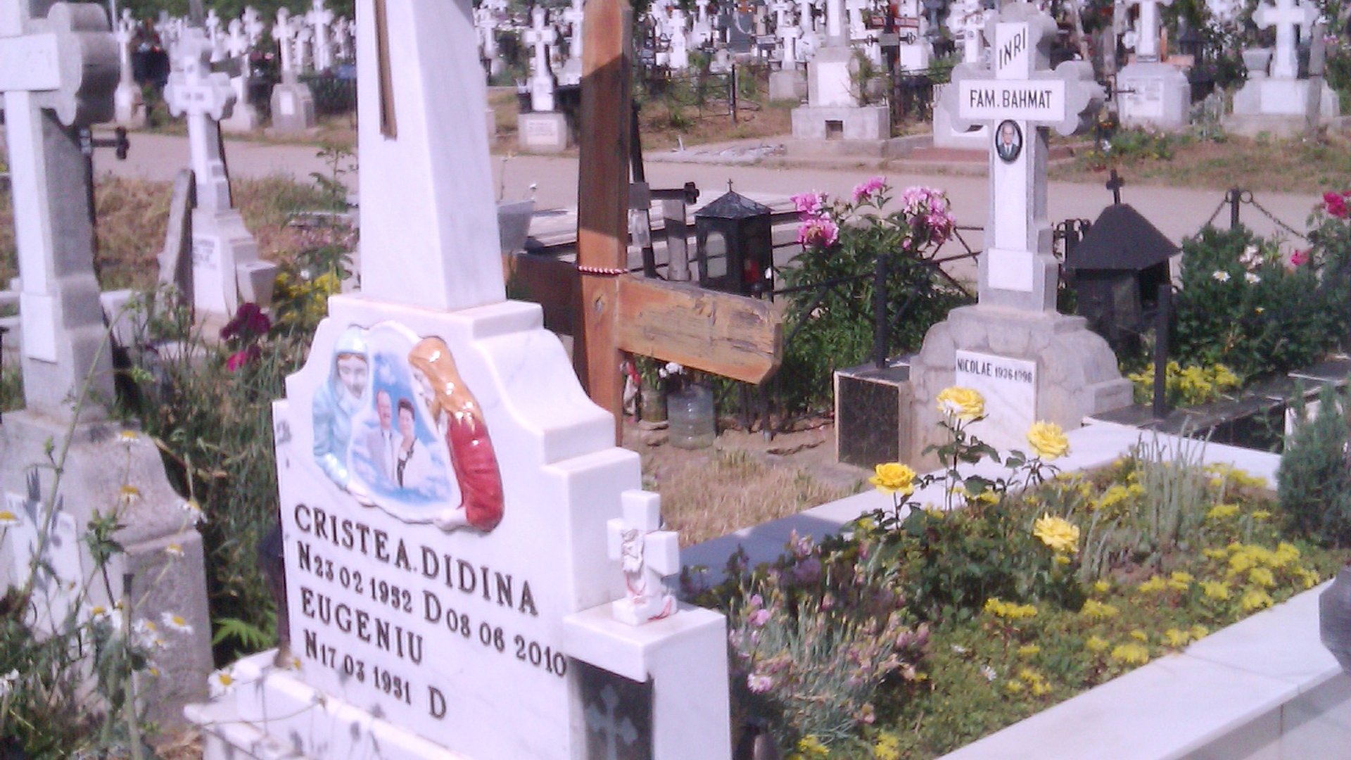 Cine minte? Gabriela Cristea spune ca si-a calcat peste promisiune si a mers la mormantul mamei! Vezi cine o contrazice!
