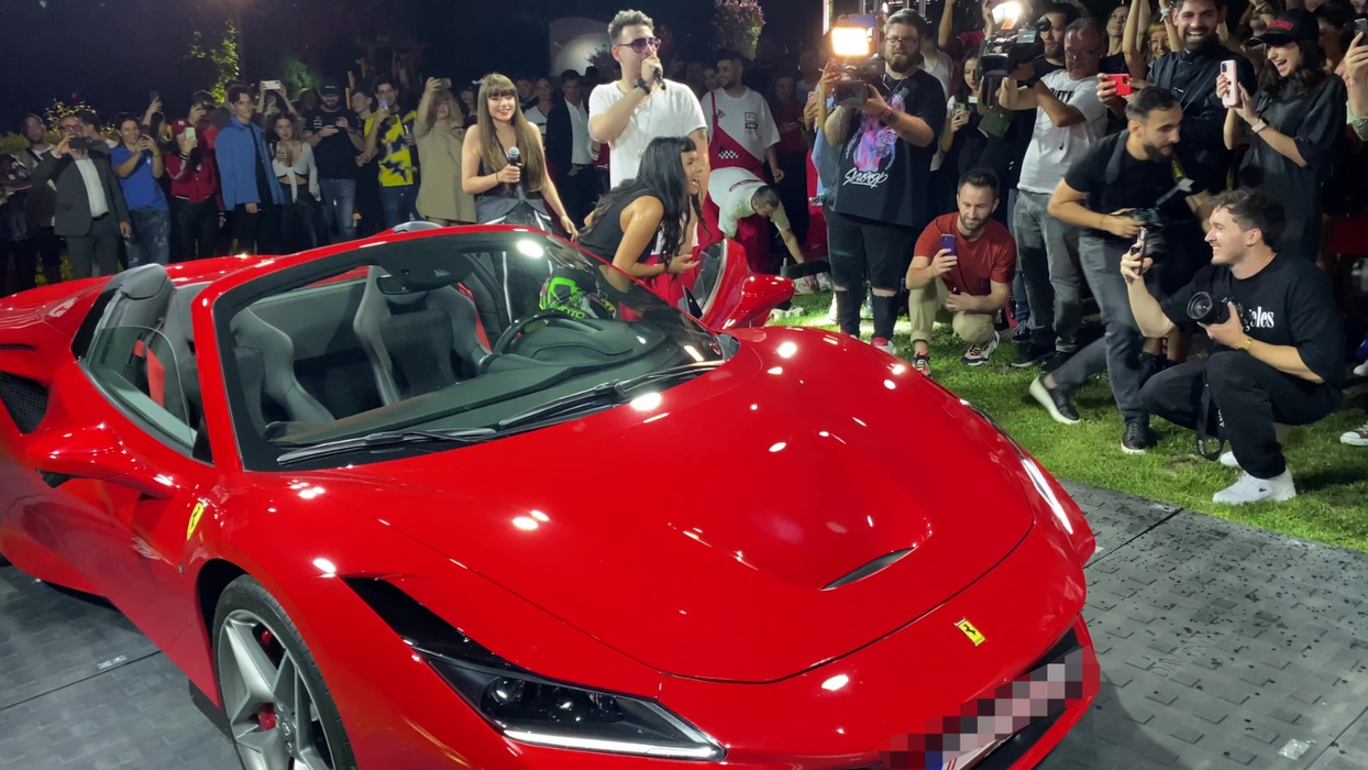 Inna a probat Ferrari-ul la LOFT (Foto: CANCAN.RO)
