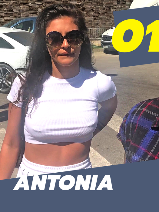 TOP 30 sexy-vedete care și-au scos abdomenul la ”interval”! Antonia, Alexandra Stan și Otniela n-au avut ”milă” de trecători!