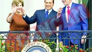 Berlusconi i-a rupt tribuna lui Bush