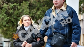 Detalii socante: si-a epilat fiica virgina si a bagat-o in patul sotului pentru a-si salva casnicia! Toata grozavia a fost filmata!