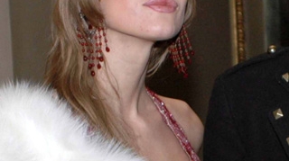 Iulia Albu: "Sunt femei care dau stralucire diamantelor si femei care oricate diamante ar avea toate goale de continut sunt"