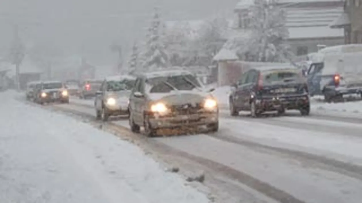 Traficul rutier din nordul tarii se desfasoara in conditii  dificile din cauza ninsorilor
