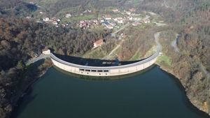 Lacul din România care ascunde comori nebănuite. Satele din zonă au fost complet înghițite de apă