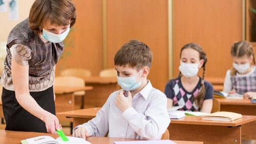 Liceul „Ovidius” din Constanța se închide la numai o zi de la începerea anului școlar, după ce patru angajați au fost testați pozitiv cu COVID-19